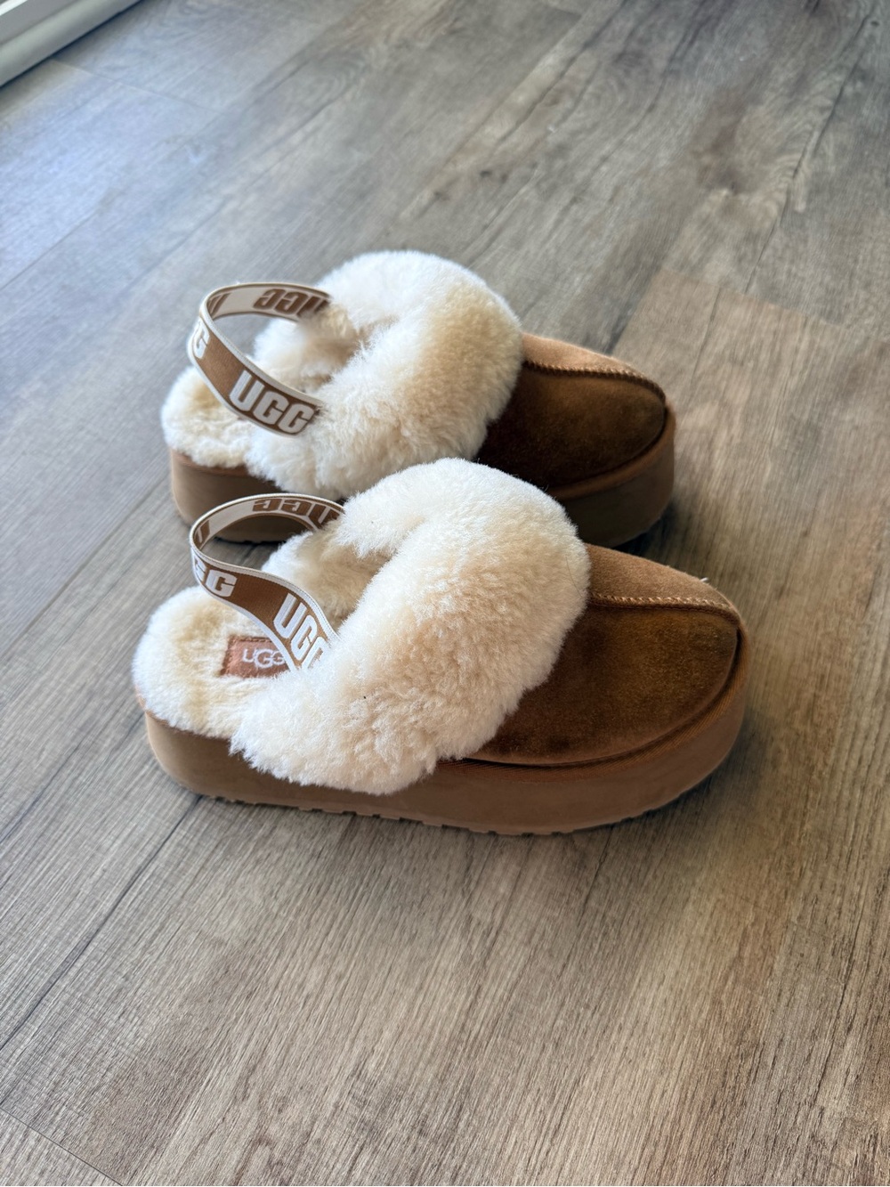 UGG Chestnut Suede Platform Clogs/Slippers with Cream Shearling Cuff - Picture 3 of 10